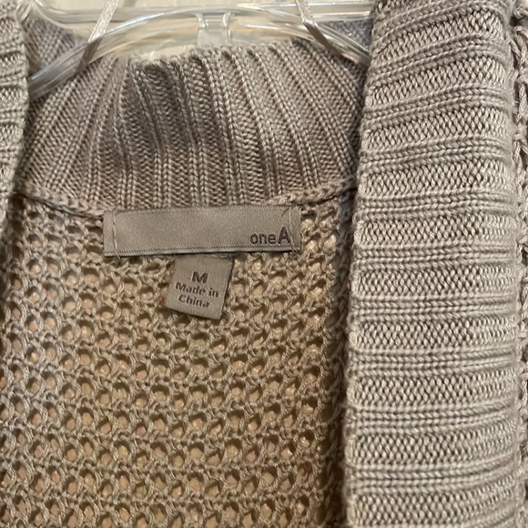 Going through my closet! Come see pls - Picture 2 of 4